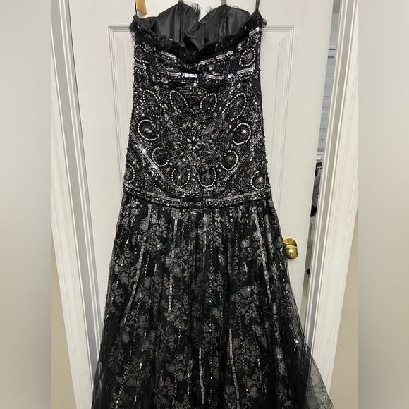 Beautiful Black Beaded Gown - Picture 3 of 4